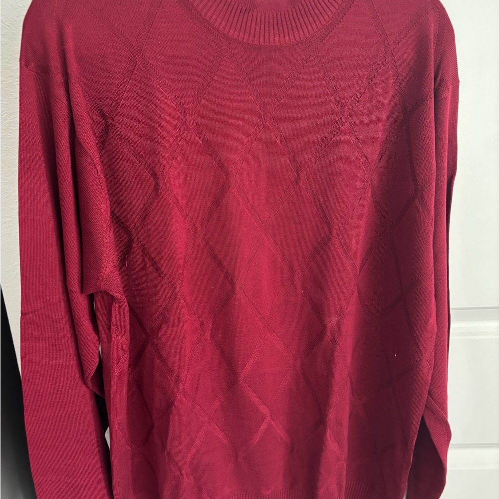 Intro. Red Crewneck 100 % Silk pullover Sweater